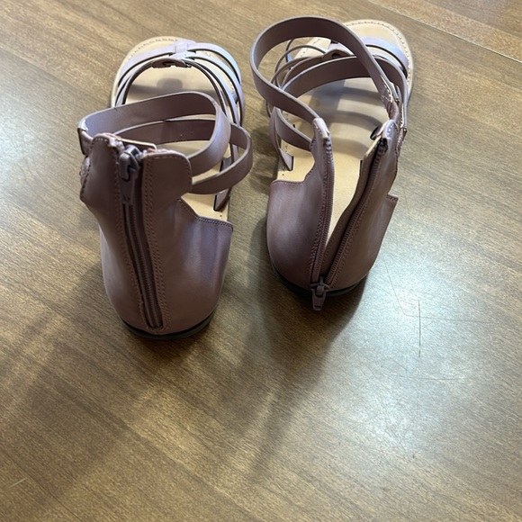 Like new only worn once American Eagle size 10 aviator sandal - Picture 2 of 4